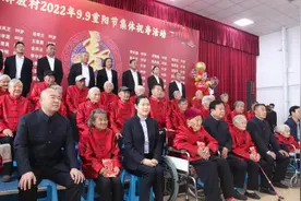 梁园区解放村为老人集体祝寿图片