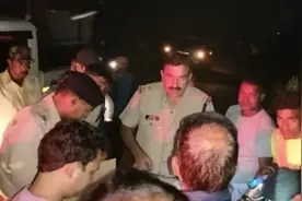 印度载有婚礼宾客的大巴坠入山谷已致25死！夜间救援受影响图片