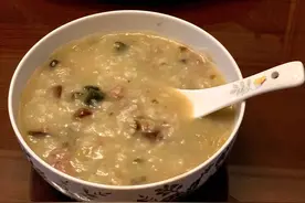 妈妈做了二十年！同样是皮蛋瘦肉粥，比餐馆的还好喝图片