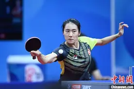 鏖战三个半小时终获胜 中国香港女团携手男团闯进世乒赛八强图片