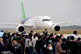 地图上搜不到的打卡地，站满了人图片