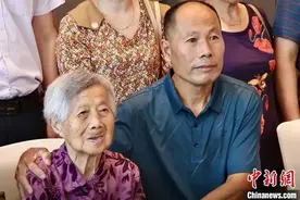 失散56年之后，母子跨省相聚图片