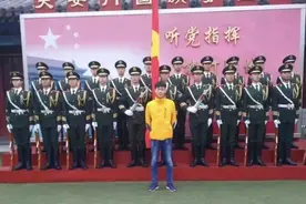 7年前想在天安门广场升旗的高中生，圆梦了图片