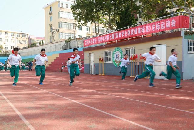 ������ѧУ��չ��ʻ��ϲӭ�����