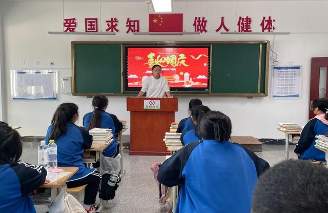 ������ѧУ��չ��ʻ��ϲӭ�����