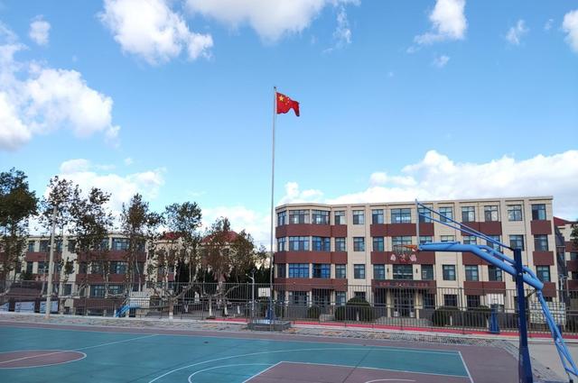 ������ѧУ��չ��ʻ��ϲӭ�����