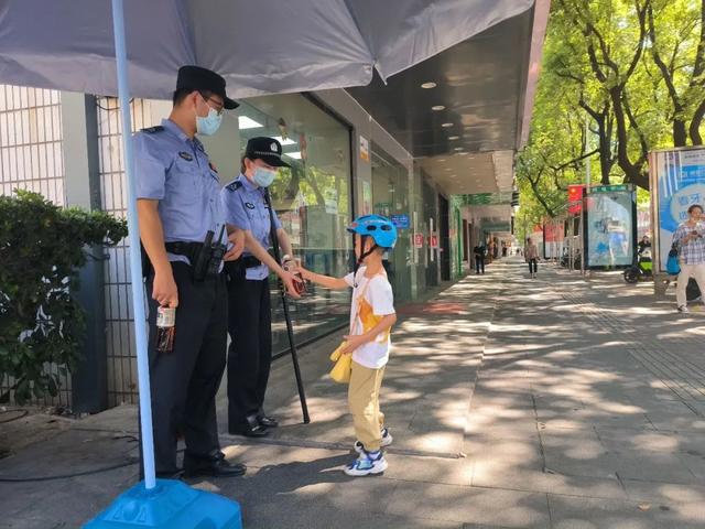 这个国庆节,这些故事让人温暖又感动｜节日我在岗