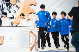 KPL封面观察｜挑杯决赛再现巅峰对决 顶级强队交手胜负只在毫厘之间图片