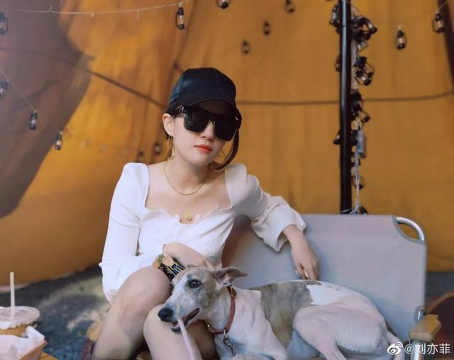 OMG��Ů�����ǵļ��ھŹ���¶Ӫ����