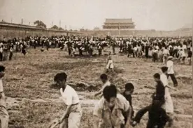 毛主席亲自审定设计方案！天安门广场发生了怎样的百年沧桑巨变？图片