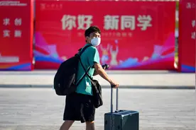 汕头大学2022级新生报到入学，4600余名学生在东海岸校区开启大学生活图片