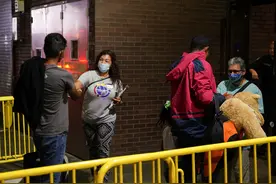 美国纽约市宣布进入紧急状态以应对移民危机图片