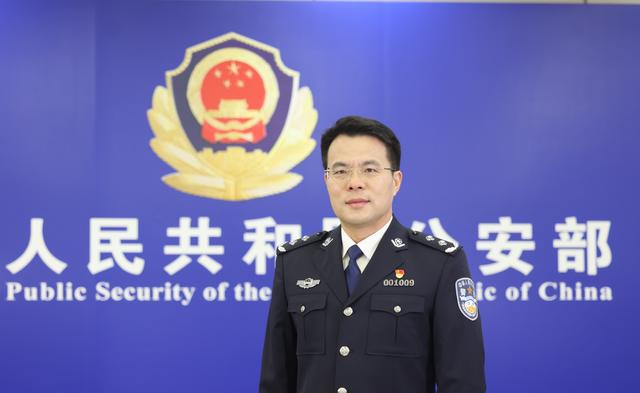 国庆假期“警察蓝”守护“中国红”，背后有这些感人故事