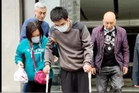 泸定地震失联17天的甘宇出院：走路需拄拐，常梦到被困山林的日子图片