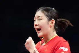 3比0横扫日本队，中国女乒第22次捧起考比伦杯图片