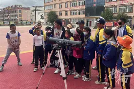 杭州老师在丁真家乡建了天文社团，带孩子们在离天空最近的县城看星星图片