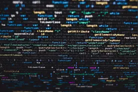 困在「信息茧房」里的人，是如何逐步丧失独立思考能力的？图片