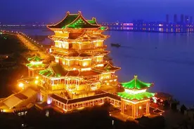 国庆期间背《滕王阁序》可免票进入滕王阁，工作人员：有400余人免票，活动仍在继续图片