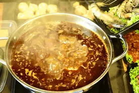 家里有电磁炉的请注意，千万别这样做！很危险图片