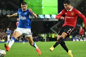 曼联逆转战胜埃弗顿C罗打进联赛首球，三点决定总裁本赛季不走了图片