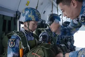 海军陆战女兵到底有多飒？这是她的答案图片