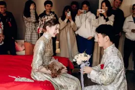 白俄罗斯女孩跨越万里远嫁中国，遗憾父母未能参加婚礼图片