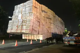 “加长版”货车，司机开车全凭感觉……图片