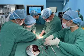 35岁三胎孕妇大出血命悬一线！一场“生死大营救”在这里上演图片