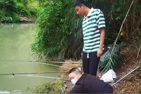 市民钓到一条“怪鱼”，竟是国家一级保护动物图片