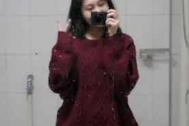 65岁奶奶每年为孙女织毛衣，孙女：每件都独一无二，很温暖视频封面