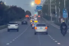 山西晋城天空中现巨大的“蛋黄月亮”，目击者：特别震撼图片