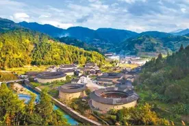 台媒看大陆：福建漳州巍峨土楼 宛如神话建筑图片