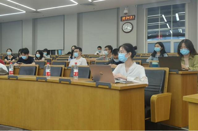 ���ഺ�����ʮ�� ���������������������⻪����ѧԺ�ٰ컶�ȹ���ϵ������