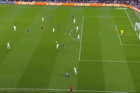 莱万双响+补时绝平！巴萨3-3国米保留出线希望图片