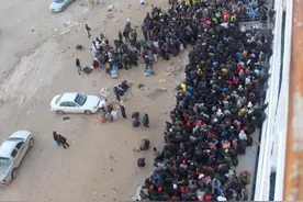 电影《万里归途》热映 对话亲历利比亚撤侨的成都小伙：看到徐州舰就心安了图片