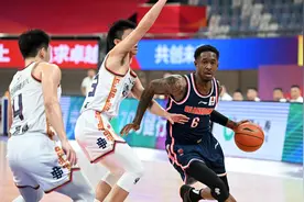 广东队上演半场逆转，杜锋全员轮转“找感觉”图片