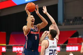 CBA|布鲁克斯32分强势复出，华南虎轻取同曦获赛季首胜图片