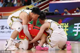 中国篮协解答CBA裁判问题：最大程度与国际篮联规则一致图片