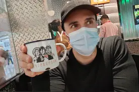 好评中国·老外看中国丨英籍教师曹小龙：生活在中国，感觉到了满满的安全感图片