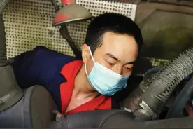 汽修工记下十几本“修车笔记”：凭声音就能听出车辆毛病图片