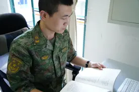 【钢铁战士眼里的十年变化】强军路上这十年图片