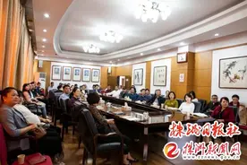 株洲市广大职工集中收看党的二十大开幕会图片