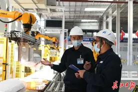 王向红：带着60余名工程师装配智能工厂图片