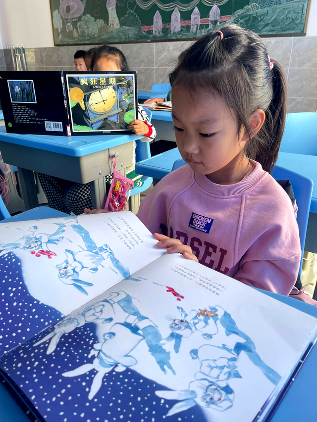 �����йܴ١�˫��������ʻ��ͯ�ǡ�������ɽСѧ�κ���ʱ�����Ӱ