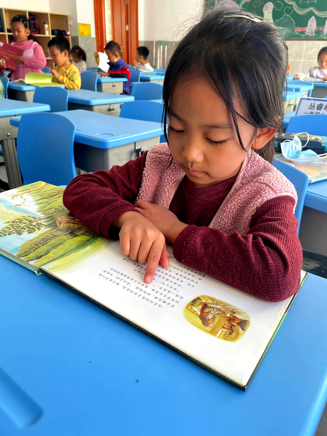 �����йܴ١�˫��������ʻ��ͯ�ǡ�������ɽСѧ�κ���ʱ�����Ӱ