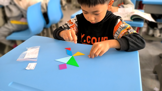 �����йܴ١�˫��������ʻ��ͯ�ǡ�������ɽСѧ�κ���ʱ�����Ӱ