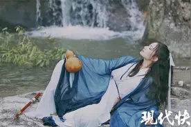 55岁阿姨退休自学摄影，把女儿拍成最美女主角图片