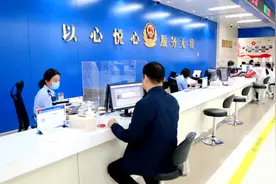 滨州：“一窗通办”让公安政务服务更高效图片