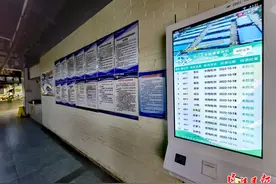 买回的蔬菜上有蓝色粉末？监管部门：是保鲜剂，无害图片