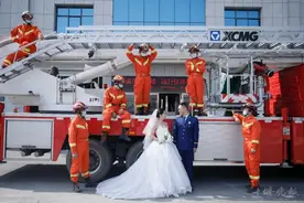 恭喜！他们要结婚了图片